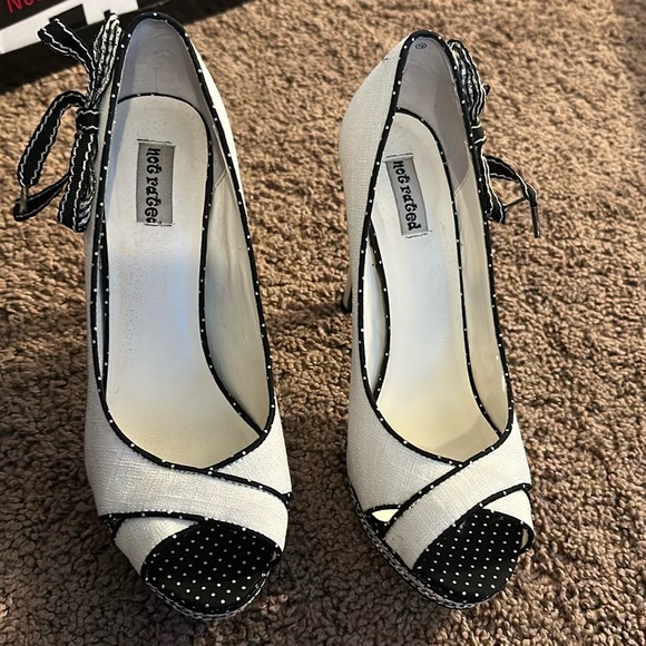 heels - Picture 2 of 6